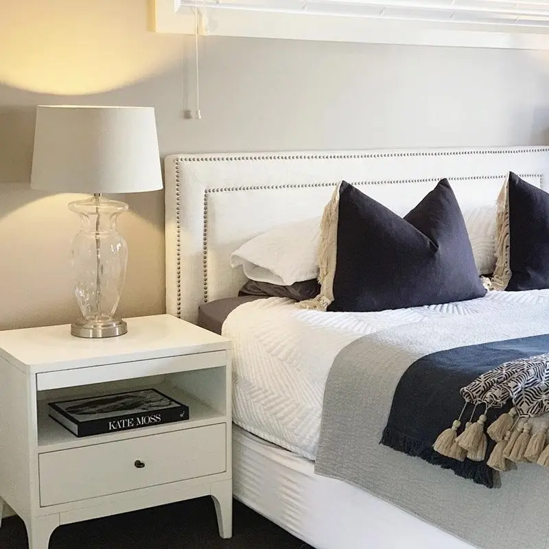 Manolu white bedside table