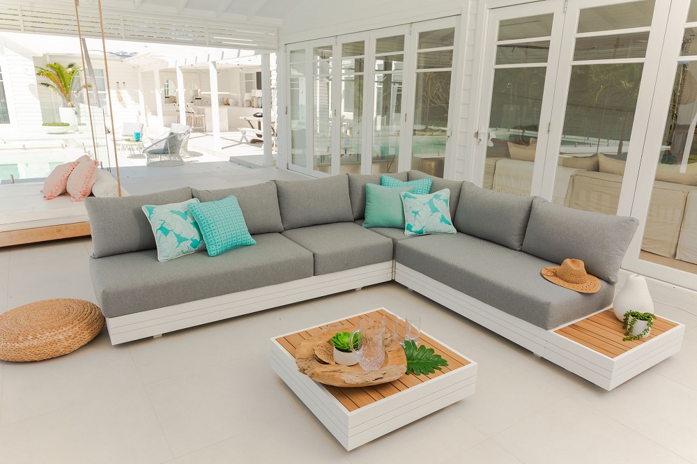 Hamptons style outdoor lounge